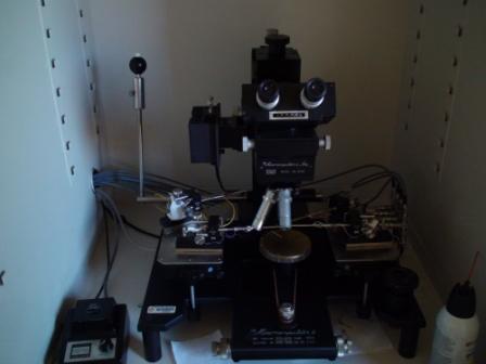 Picture of the micromanipulator 6000 probe station in the Owen characterization lab.